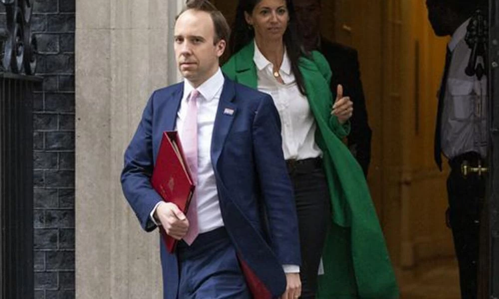 Παραιτήθηκε ο Βρετανός υπουργός Υγείας μετά το ροζ σκάνδαλο